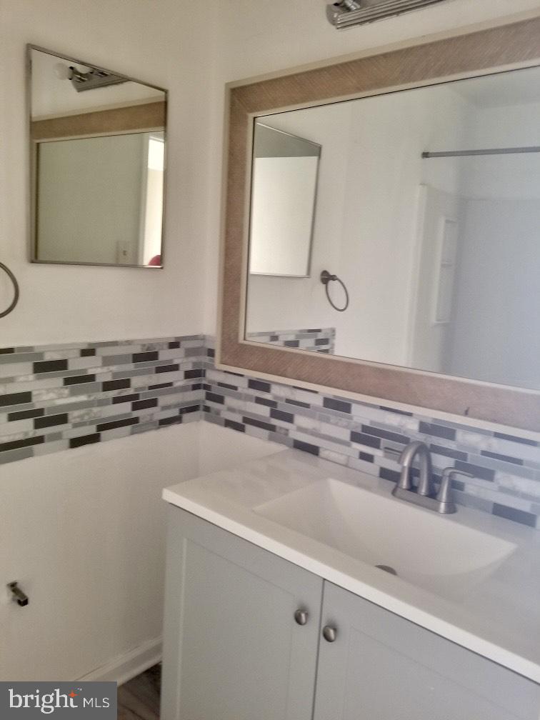 2812 Saxton Road Philadelphia, PA 19114 - Photo 4 of 6