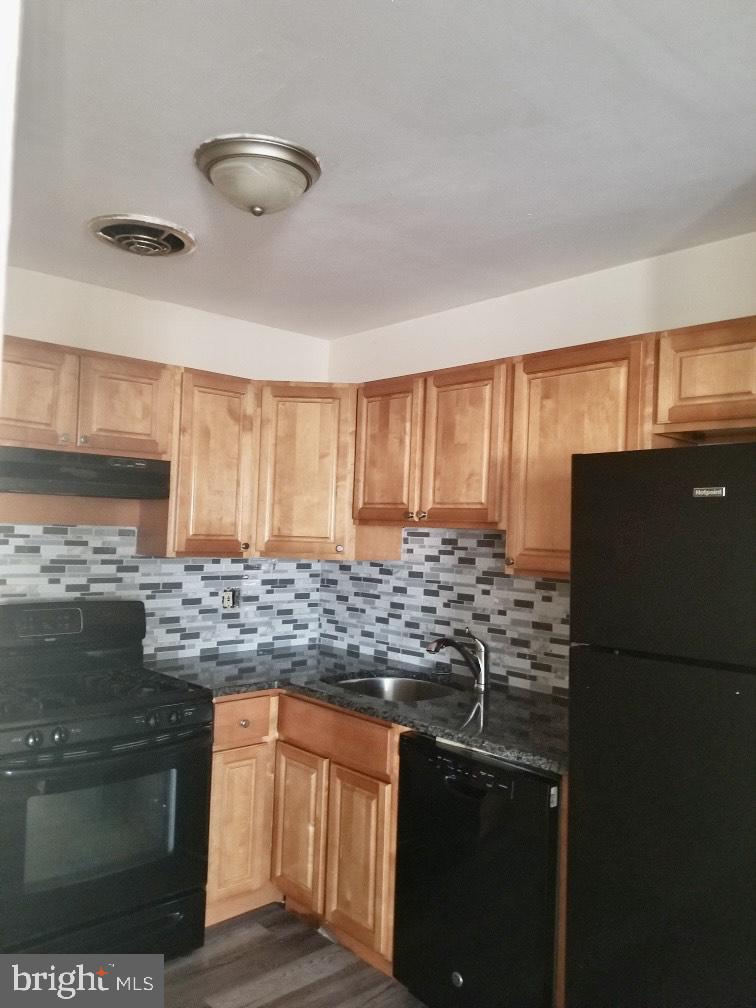 2812 Saxton Road Philadelphia, PA 19114 - Photo 5 of 6