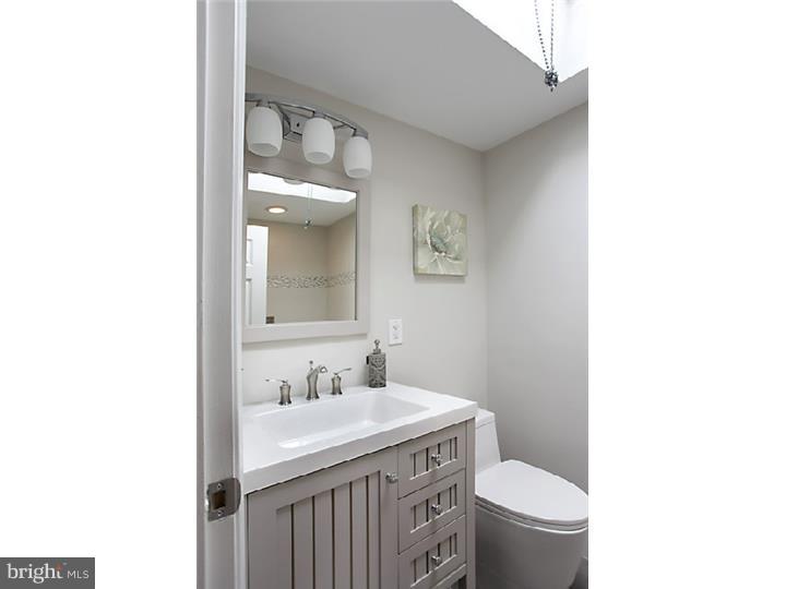 12404 Sweet Briar Road Philadelphia, PA 19154 - Photo 15 of 25 Bathroom