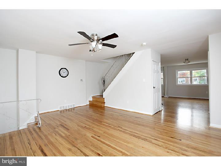 12404 Sweet Briar Road Philadelphia, PA 19154 - Photo 5 of 25 Living Room