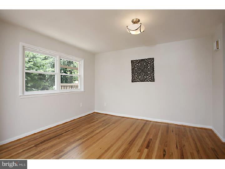 12404 Sweet Briar Road Philadelphia, PA 19154 - Photo 6 of 25 Dining Room