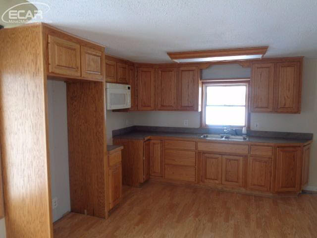 5455 North Webster Road Flushing, MI 48433 - Photo 3 of 10 21247038-2.JPG