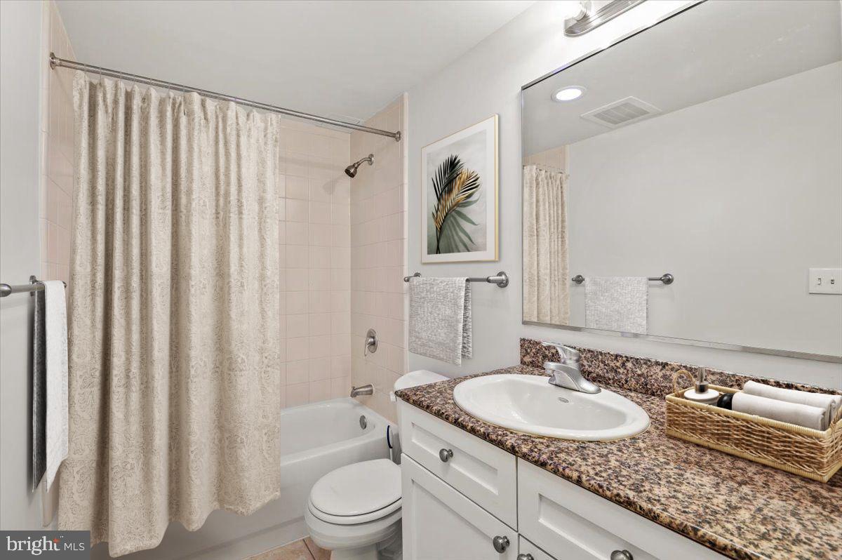 777 7th Street Northwest, Unit 630 Washington, DC 20001 - Photo 30 of 85 Bath with Soaking Tub & Lots of Storage