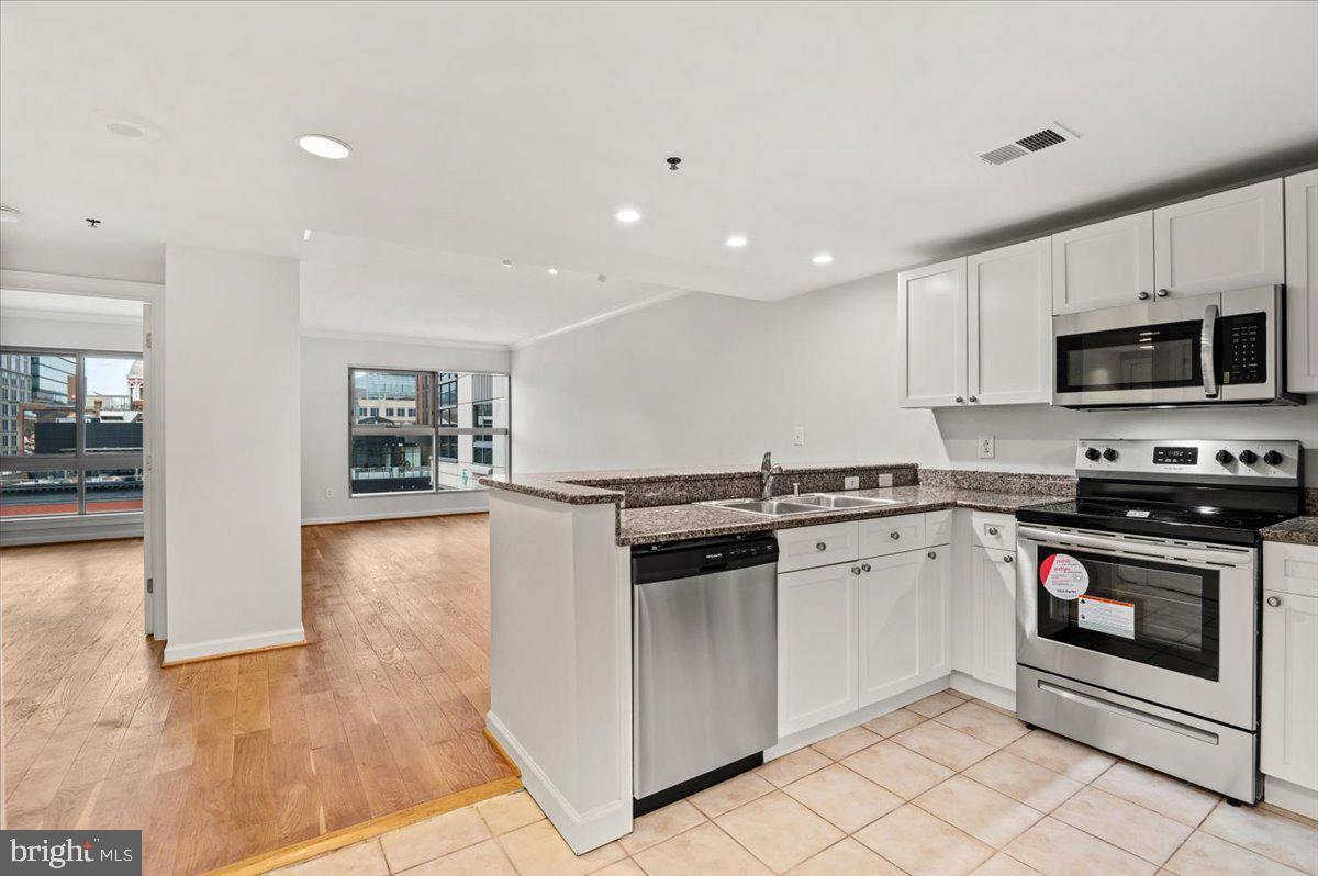 777 7th Street Northwest, Unit 630 Washington, DC 20001 - Photo 9 of 85 Open Plan Allows Light to Stream into Residence