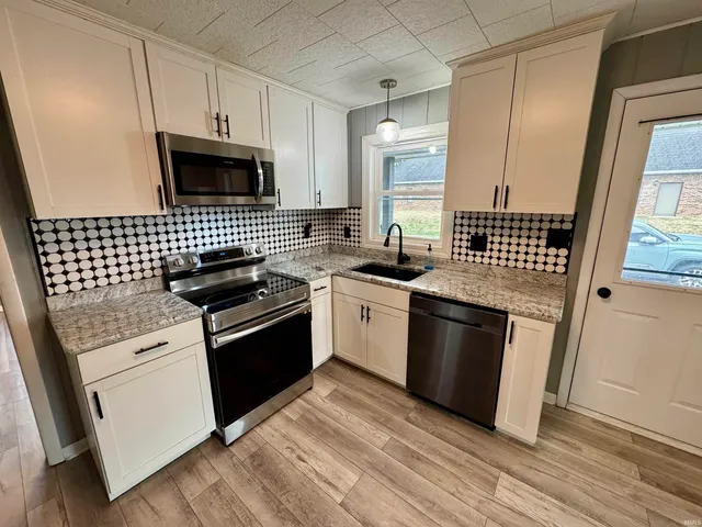 $204,900 | 108 Walnut Street, Petersburg, IN 47567