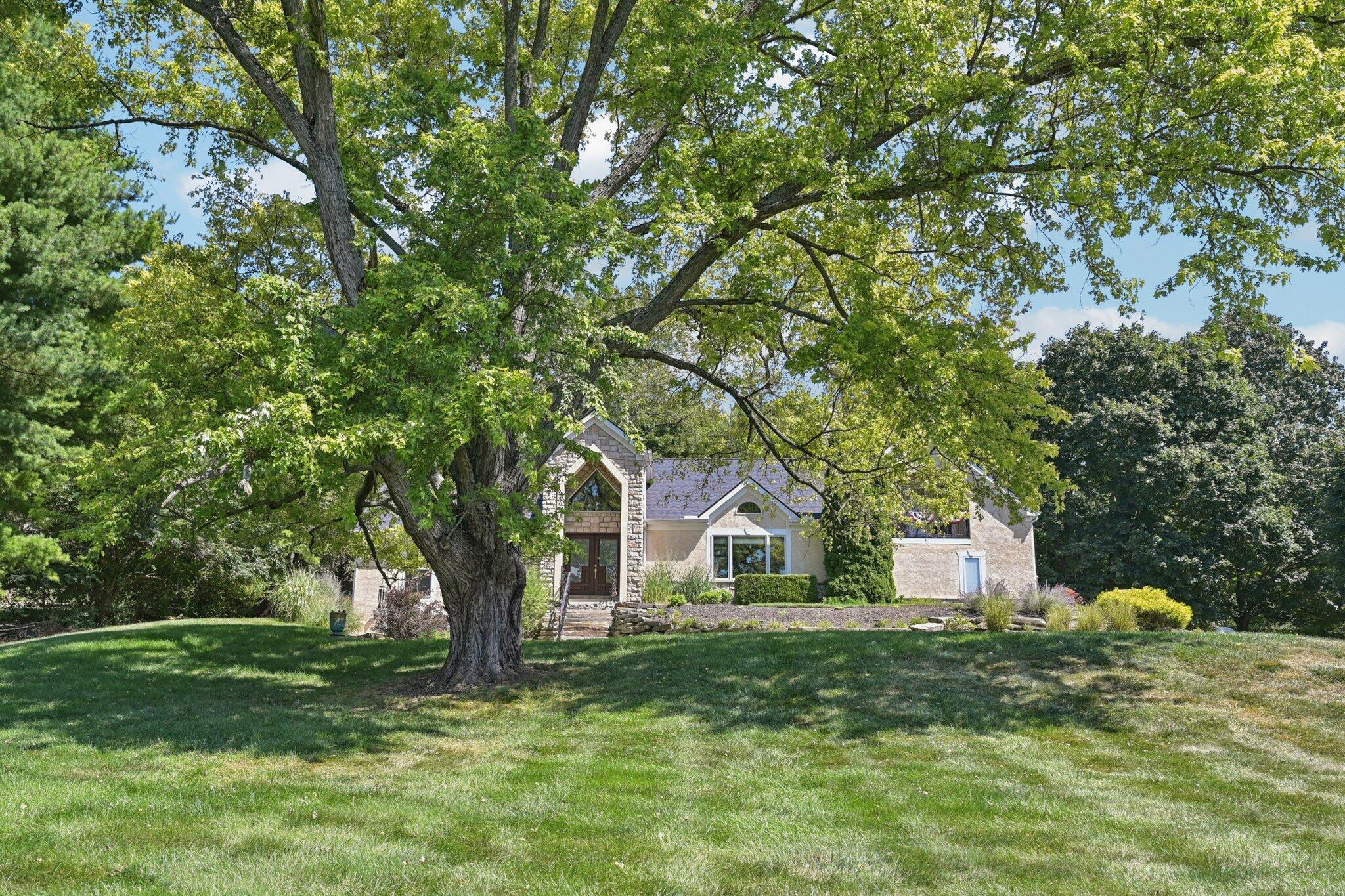 10669 Riverside Drive Powell, OH 43065 - Photo 5 of 103 Front Yard