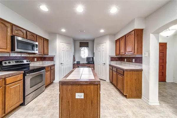 $475,000 | 143 Mach Road, Ennis, TX 75119