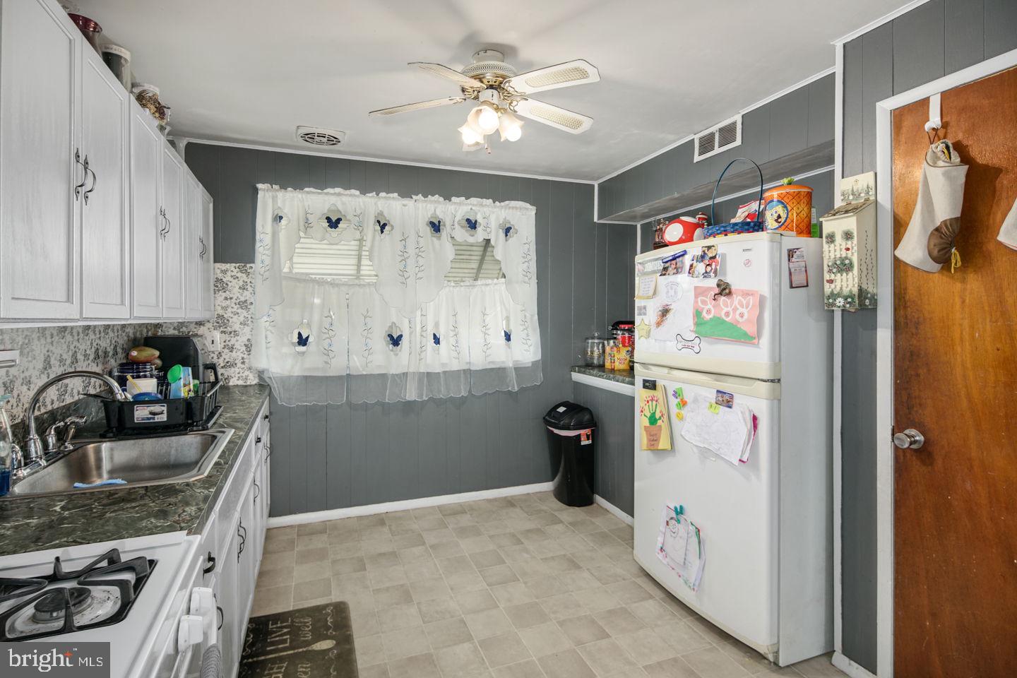 12121 Aster Road Philadelphia, PA 19154 - Photo 14 of 41