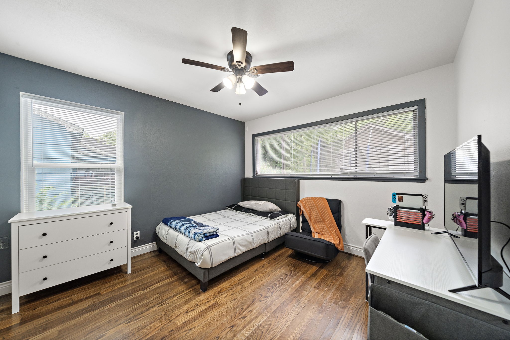 9118 St Lo Road Houston, TX 77033 - Photo 4 of 13 Ceiling Fans Throughout