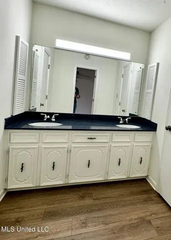 $325,000 | 5018 Riverwood Circle, Jackson, MS 39211