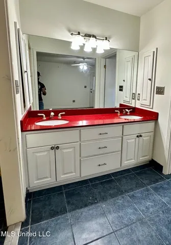 $325,000 | 5018 Riverwood Circle, Jackson, MS 39211