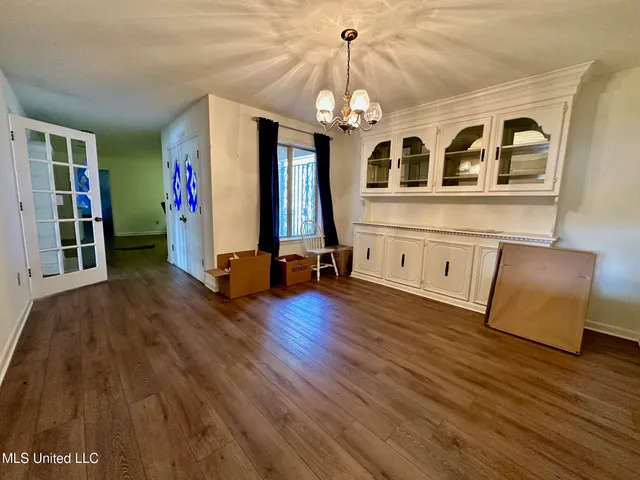 $325,000 | 5018 Riverwood Circle, Jackson, MS 39211