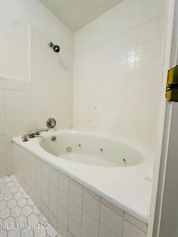 $325,000 | 5018 Riverwood Circle, Jackson, MS 39211