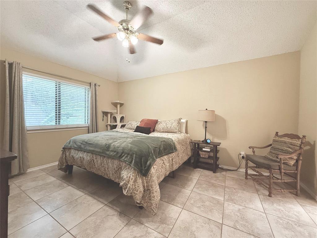 1437 Hampton Road Grapevine, TX 76051 - Photo 11 of 27