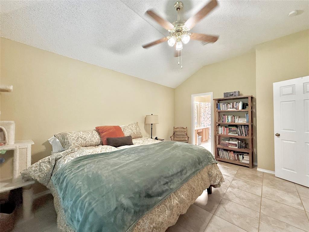1437 Hampton Road Grapevine, TX 76051 - Photo 12 of 27