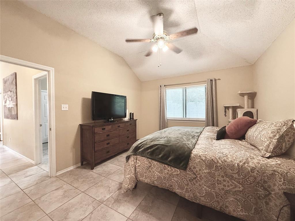 1437 Hampton Road Grapevine, TX 76051 - Photo 14 of 27