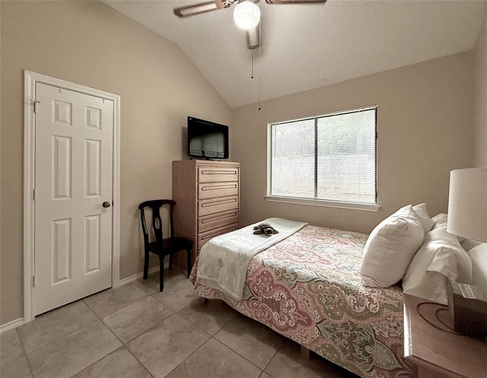 1437 Hampton Road Grapevine, TX 76051 - Photo 15 of 27