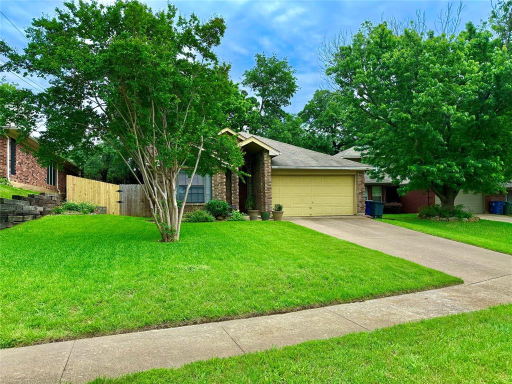 1437 Hampton Road Grapevine, TX 76051 - Photo 3 of 27