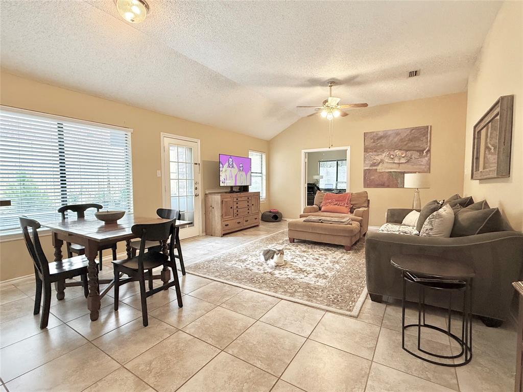 1437 Hampton Road Grapevine, TX 76051 - Photo 4 of 27