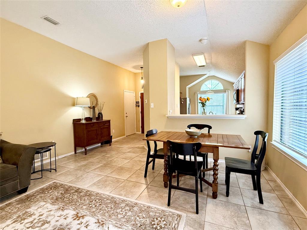 1437 Hampton Road Grapevine, TX 76051 - Photo 5 of 27