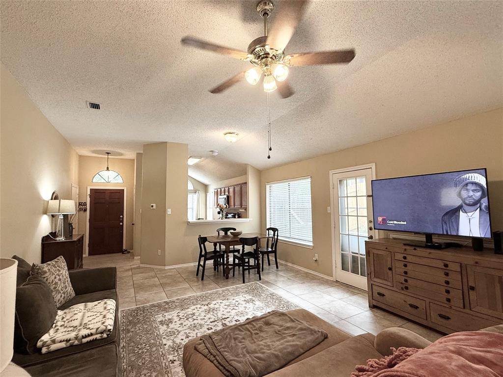 1437 Hampton Road Grapevine, TX 76051 - Photo 7 of 27