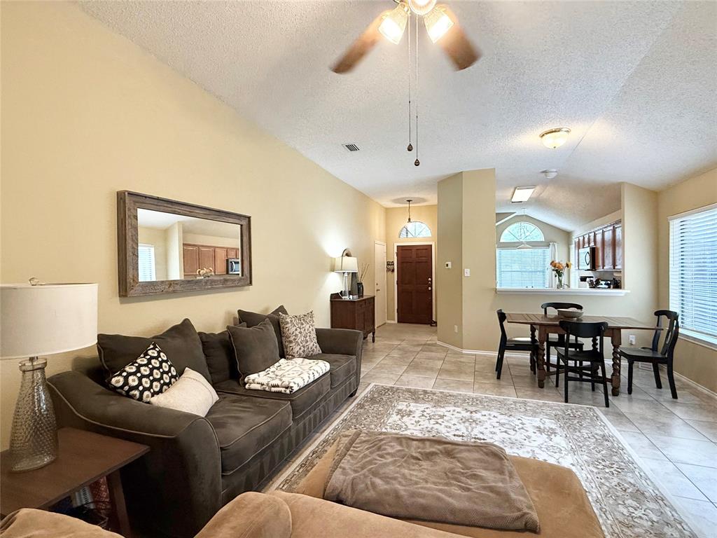 1437 Hampton Road Grapevine, TX 76051 - Photo 8 of 27
