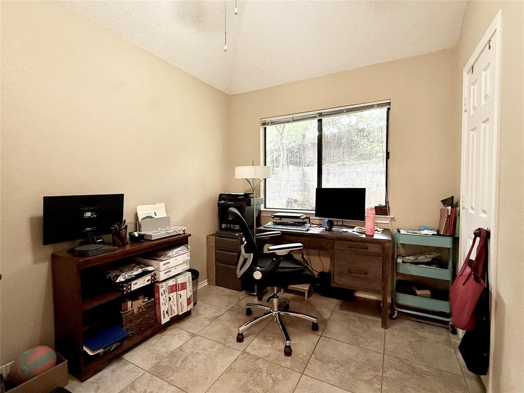 1437 Hampton Road Grapevine, TX 76051 - Photo 9 of 27