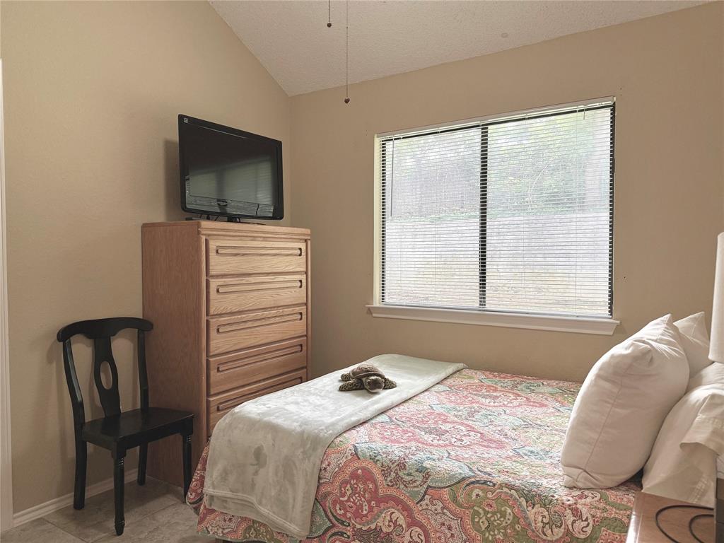1437 Hampton Road Grapevine, TX 76051 - Photo 10 of 27