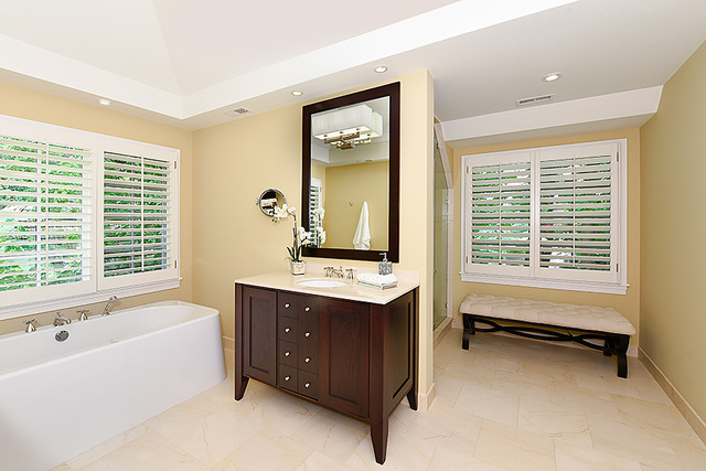 102 Church Road Winnetka, IL 60093 - Photo 26 of 42 a bathroom with a tub sink and mirror