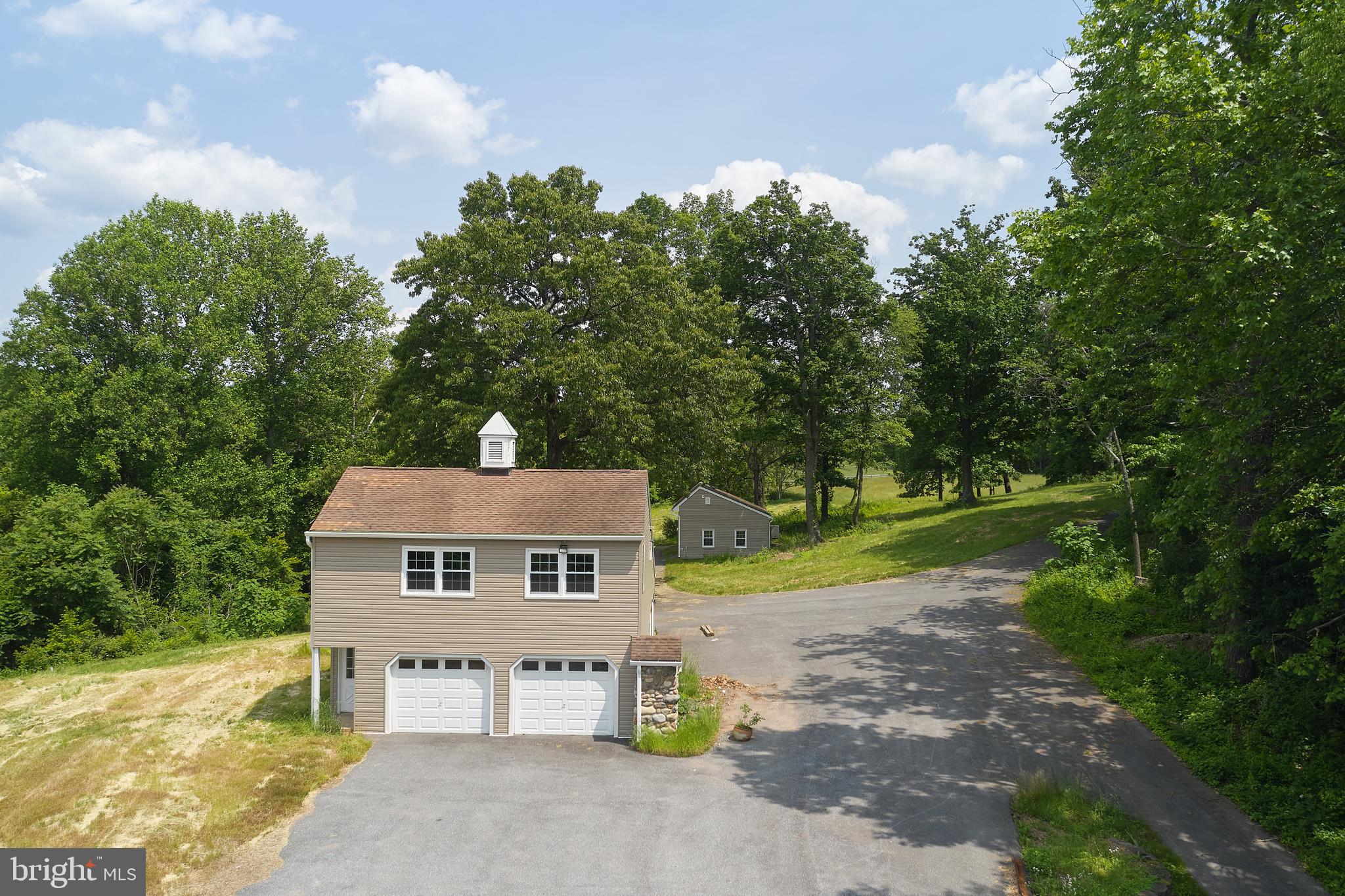 21050 Big Woods Road Dickerson, MD 20842 - Photo 43 of 62 The Lodge Garage
