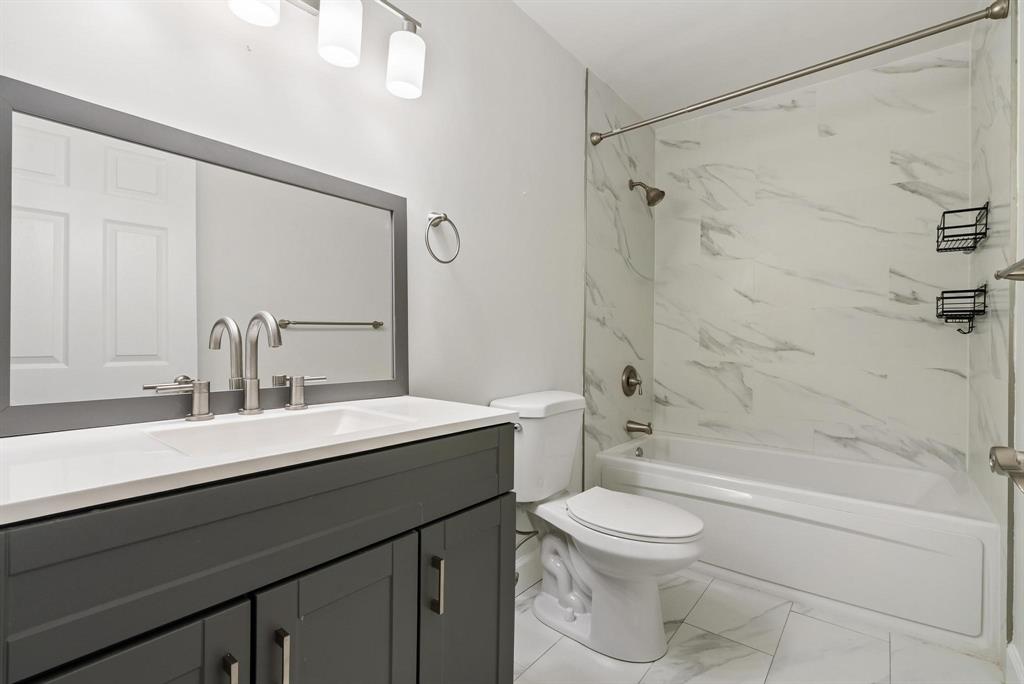 7780 Courtyard Run West Boca Raton, FL 33433 - Photo 16 of 32 2nd Bathroom