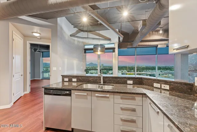 $3,000 | 1 East Lexington Avenue, Unit 1103, Phoenix, AZ 85012