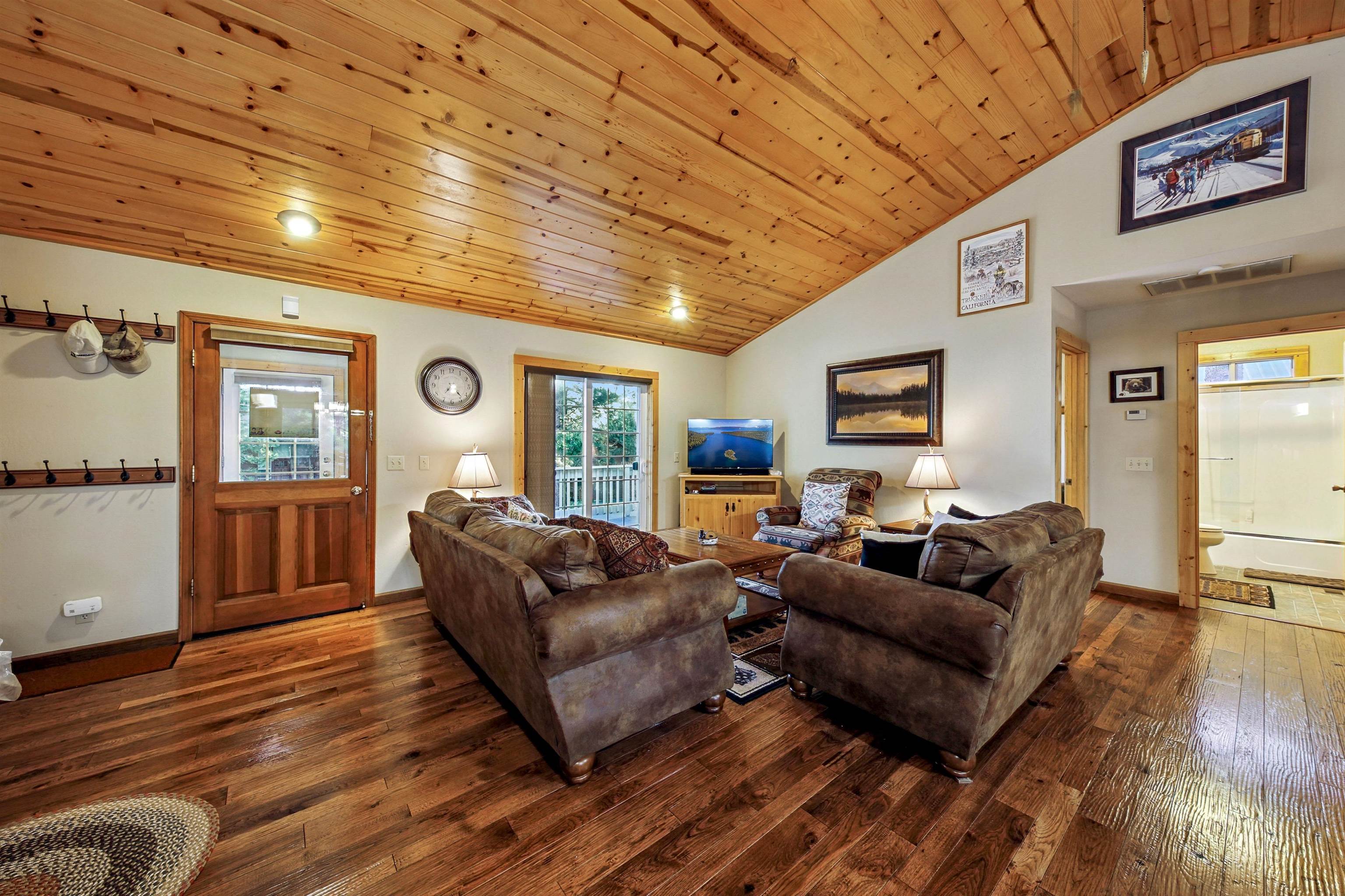 12466 Pinnacle Loop Truckee, CA 96161 - Photo 10 of 28