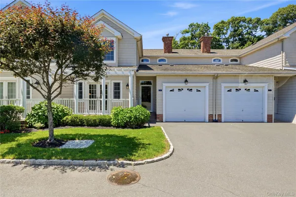 $850,000 | 5 Daniels Way, Bay Shore, NY 11706