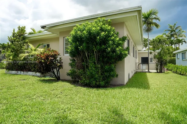 a view of a backyard of the house