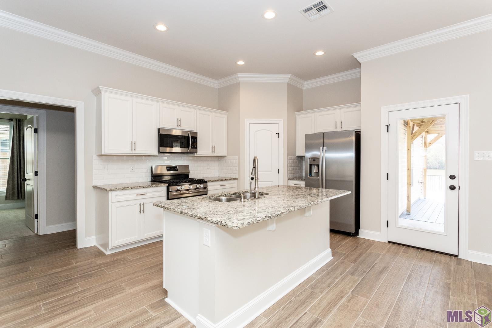 6356 Lake Edge Drive Baton Rouge, LA 70820 - Photo 5 of 21
