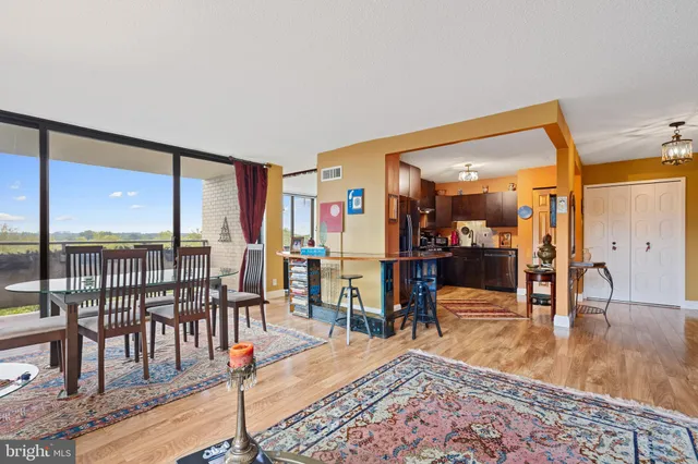 $258,000 | 5225 Pooks Hill Road, Unit 828N, Bethesda, MD 20814