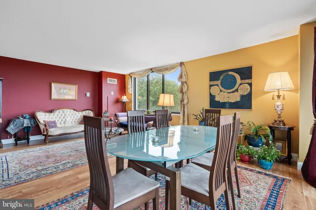 $258,000 | 5225 Pooks Hill Road, Unit 828N, Bethesda, MD 20814