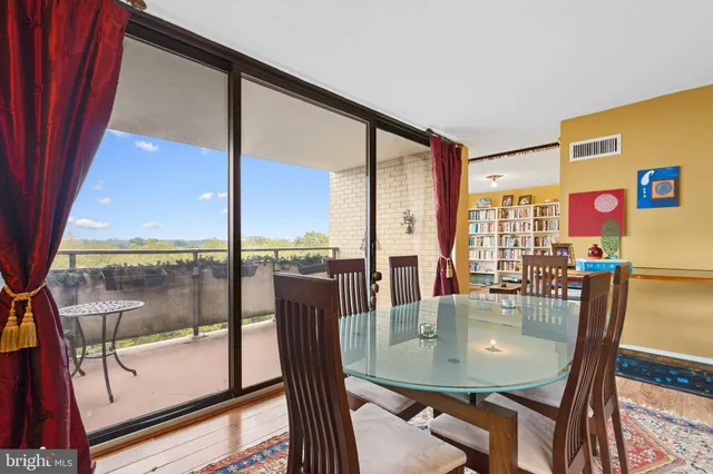 $258,000 | 5225 Pooks Hill Road, Unit 828N, Bethesda, MD 20814