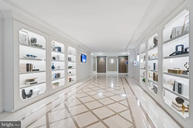 $258,000 | 5225 Pooks Hill Road, Unit 828N, Bethesda, MD 20814