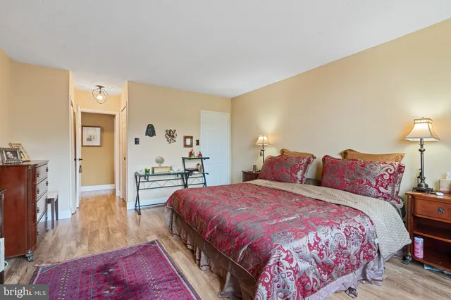 $258,000 | 5225 Pooks Hill Road, Unit 828N, Bethesda, MD 20814