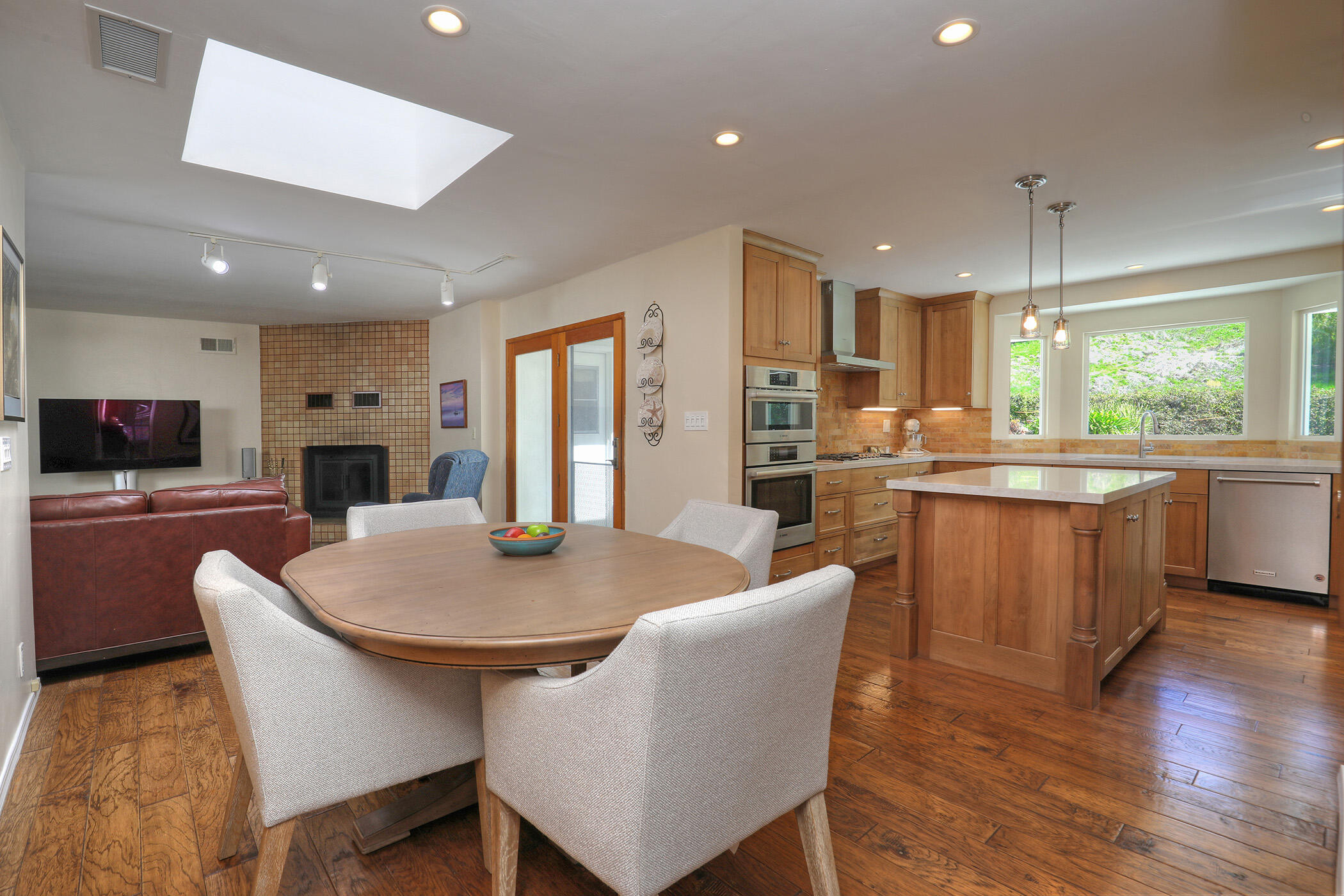 1470 Camino Rio Verde Santa Barbara, CA 93111 - Photo 10 of 33 Breakfast nook