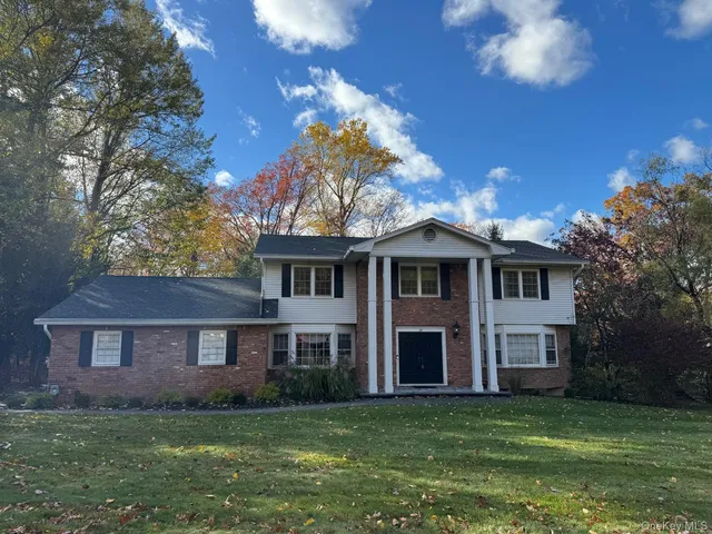 a view of a yard in front of a house