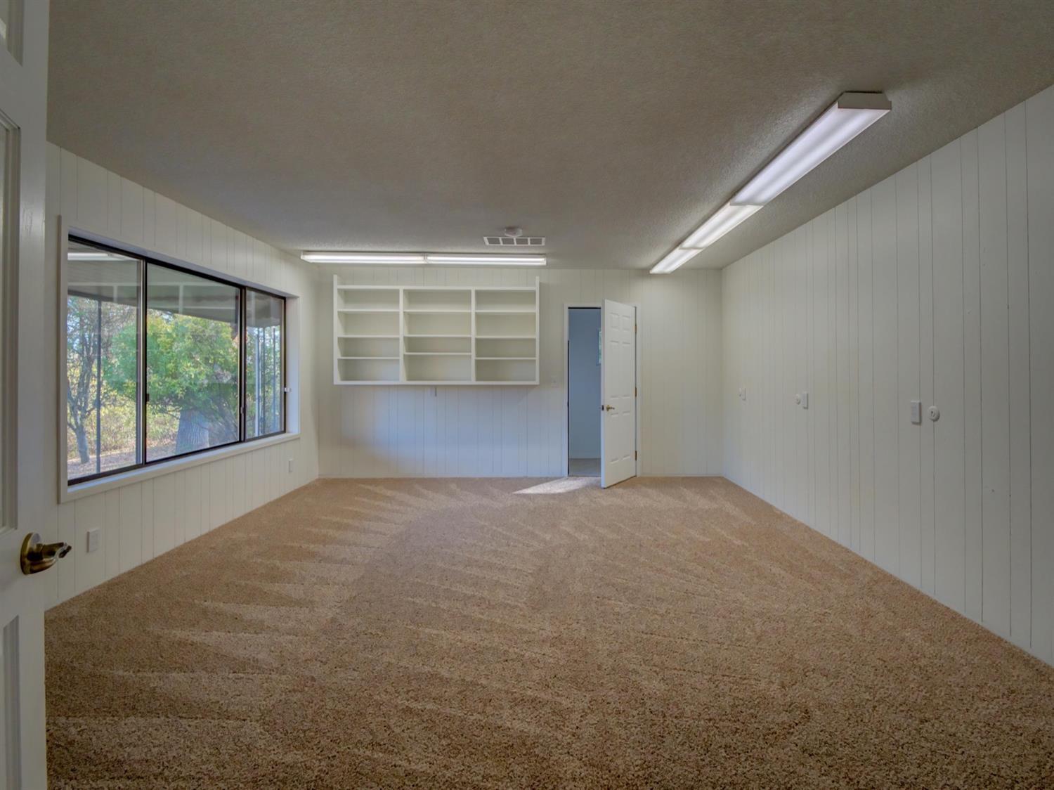 2407 Merlin Road Grants Pass, OR 97526 - Photo 21 of 34 Rec room.