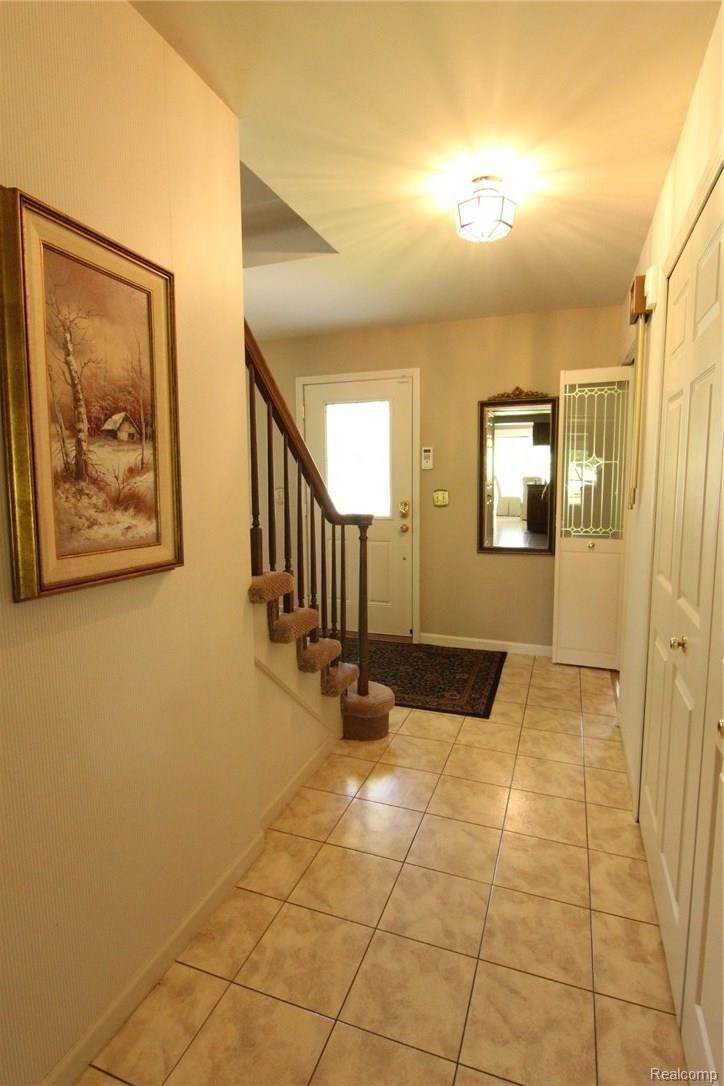 710 Lion Street Rochester, MI 48307 - Photo 9 of 40 Hallway to Foyer.JPG
