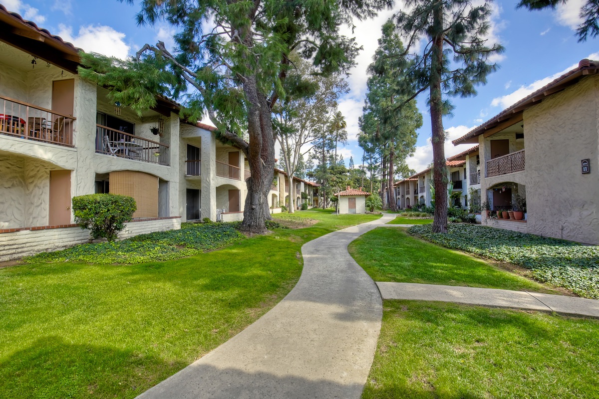 6009 Rancho Mission Road, Unit 216 San Diego, CA 92108 - Photo 1 of 20