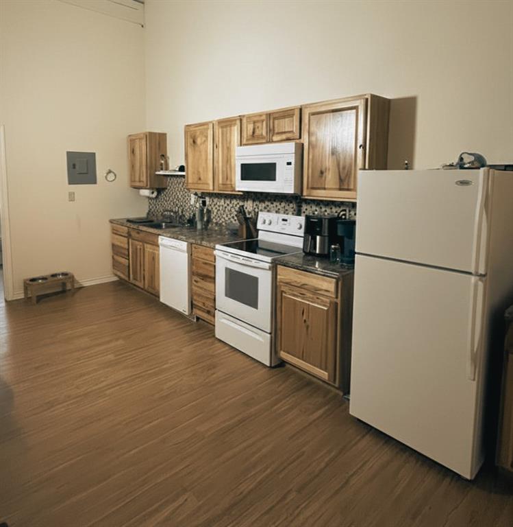 3841 Ledgestone Lane Midlothian, TX 76065 - Photo 8 of 26 a kitchen with stainless steel appliances a refrigerator sink and microwave