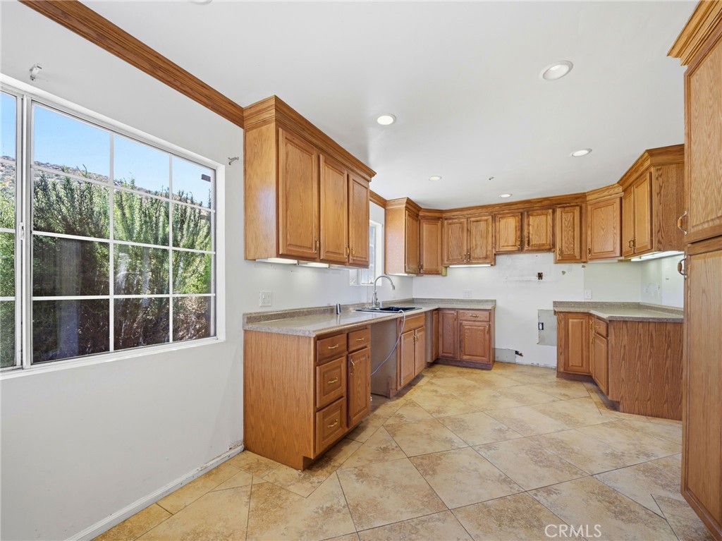 29935 Maypath Road Juniper Hills, CA 93543 - Photo 23 of 65