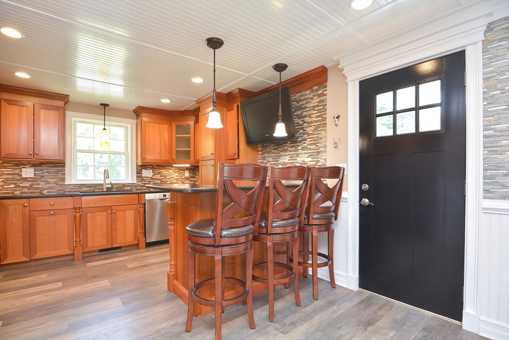 7 Northgate Road Franklin, MA 02038 - Photo 14 of 42 a large kitchen with a table and chairs