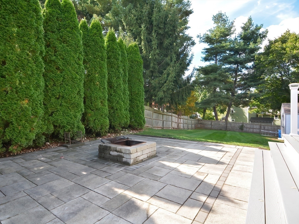 7 Northgate Road Franklin, MA 02038 - Photo 9 of 42 a view of park with bench